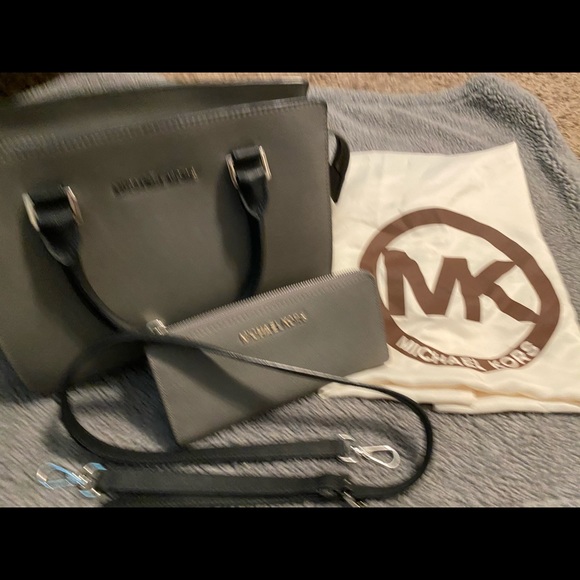 MK Selma Tote & matching Wallet ✨ - Picture 6 of 6
